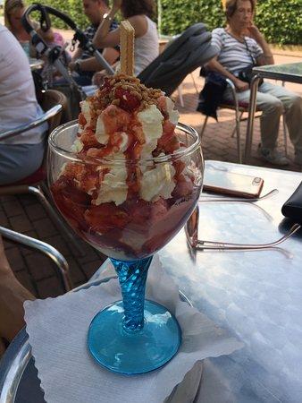 Eisspezialitaten bei Francesco