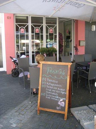 Petit Cafe