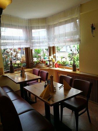 Piazza Aviano Ristorante-Pizzeria-Biergarten