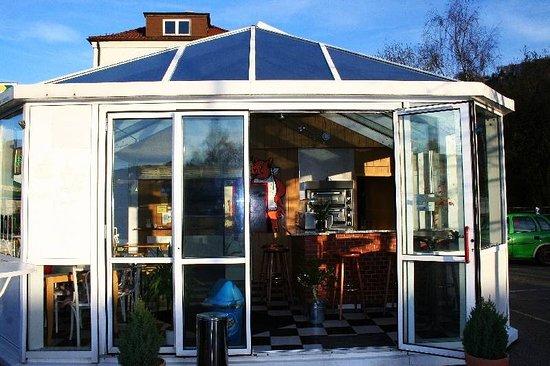 Theas Imbiss im Glashaus