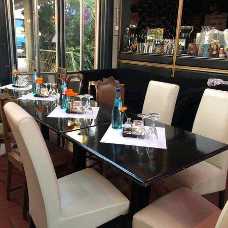 AGA's - Barlounge im Bahnhofsgebäude