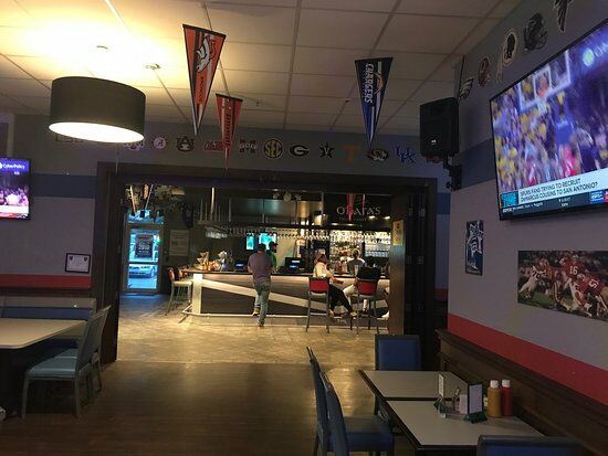 Halftime Sports Bar & Wings